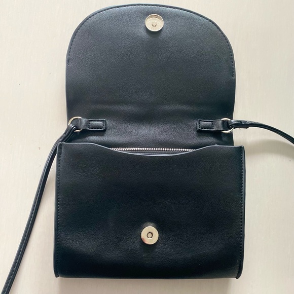 Urban Outfitters Ellie Modern Crossbody Bag - Picture 8 of 10